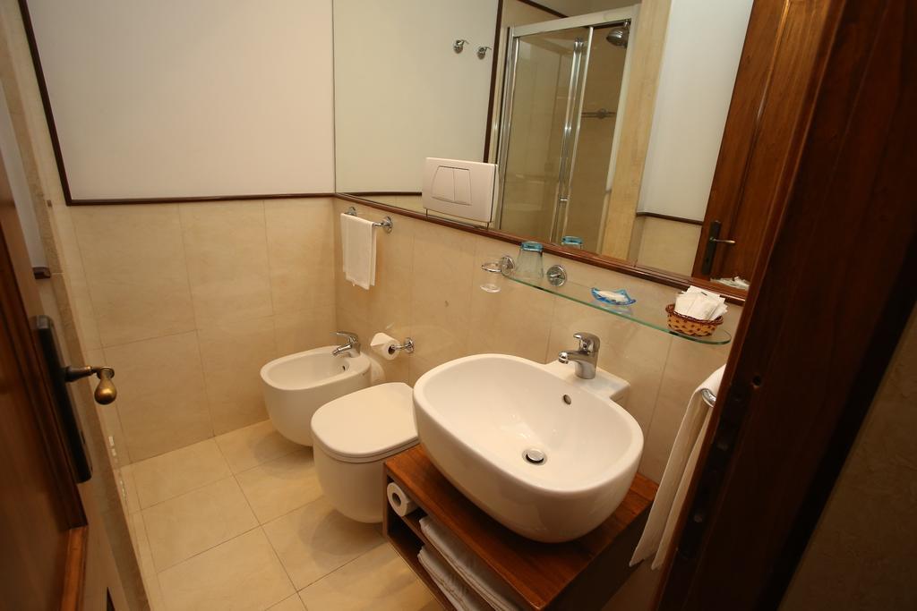 Al Colonnato Di San Pietro Bed & Breakfast Rome Bagian luar foto