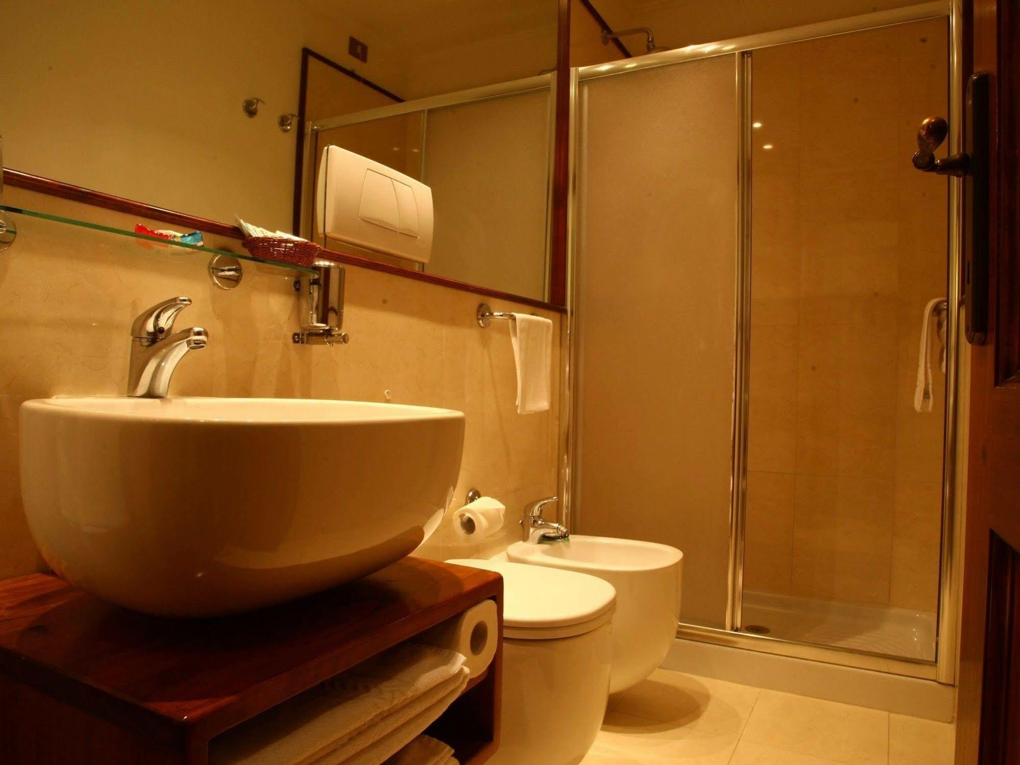 Al Colonnato Di San Pietro Bed & Breakfast Rome Bagian luar foto