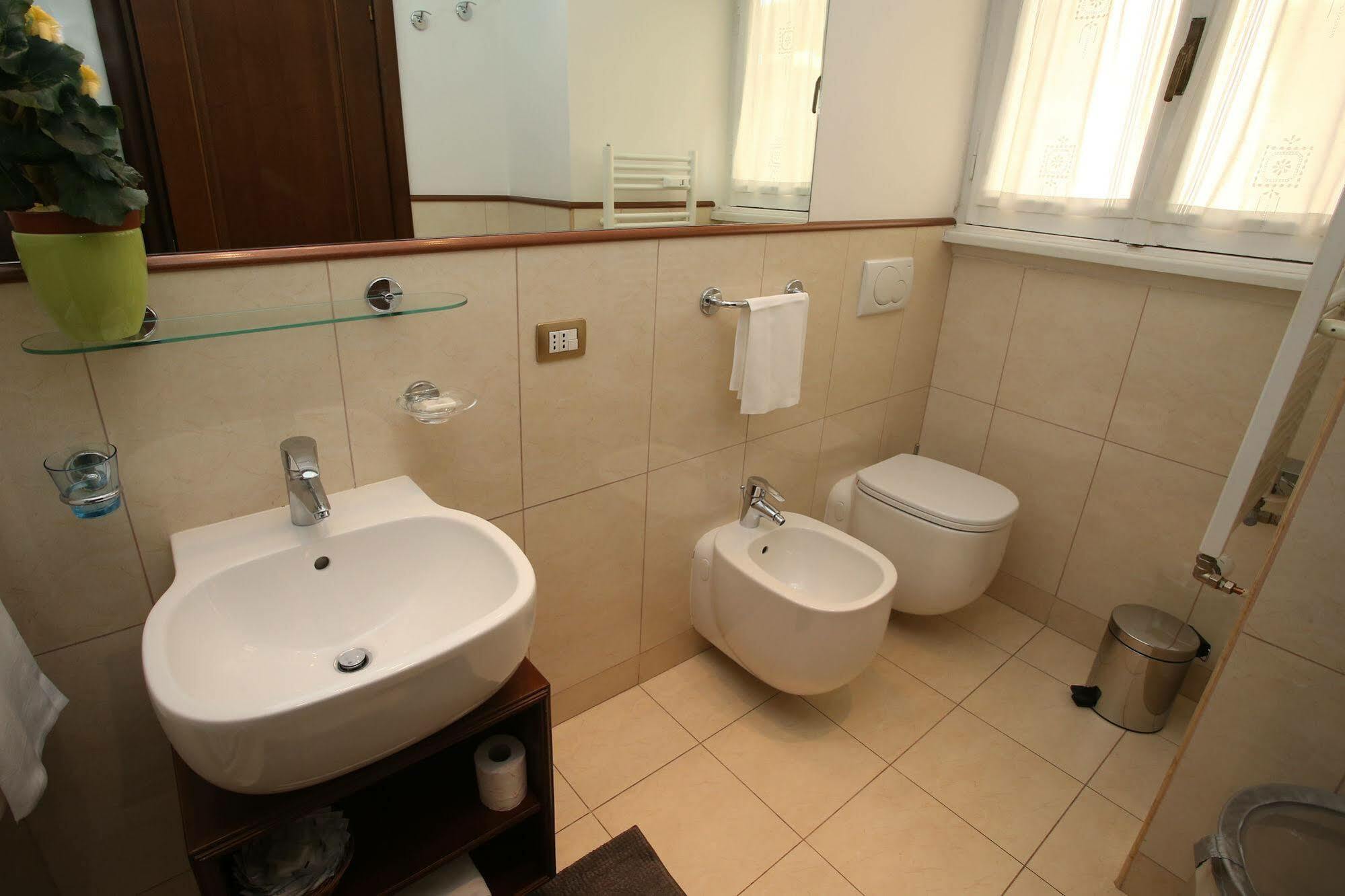 Al Colonnato Di San Pietro Bed & Breakfast Rome Bagian luar foto
